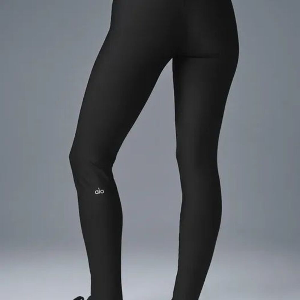 Alo Yoga High-Waist Airlift Legging in Black